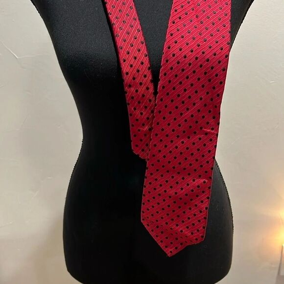 Robert Talbott Best of Class Red Tie with Black Dots - Picture 2 of 9